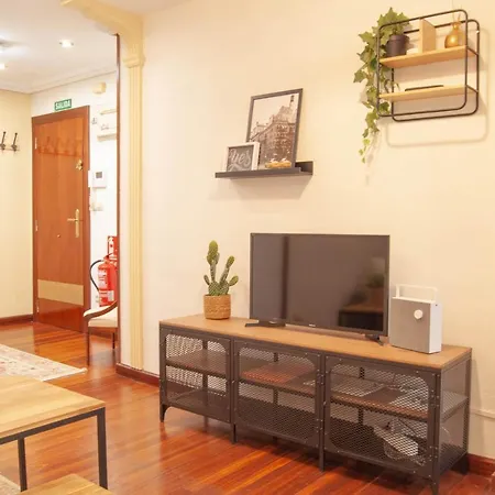 Apartment Av Cangas De Onis 3 *