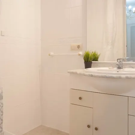 Av Cangas De Onis 3 *